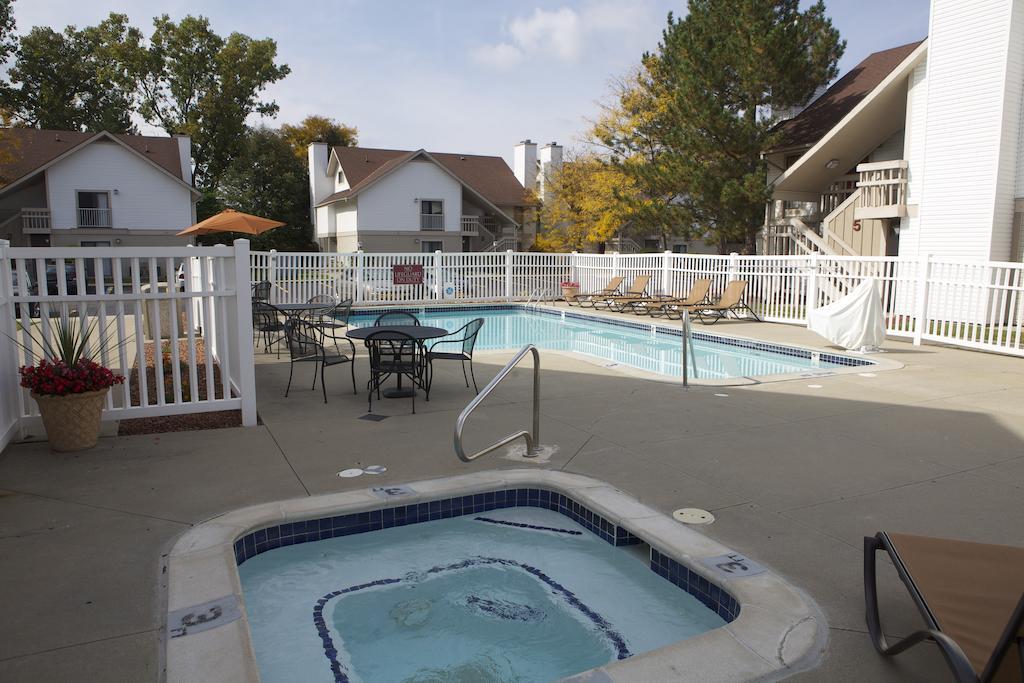Hawthorn Suites Of Troy Bagian luar foto