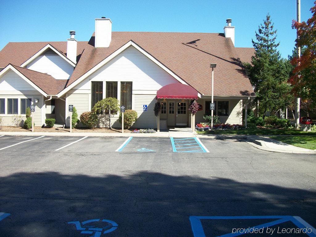 Hawthorn Suites Of Troy Bagian luar foto
