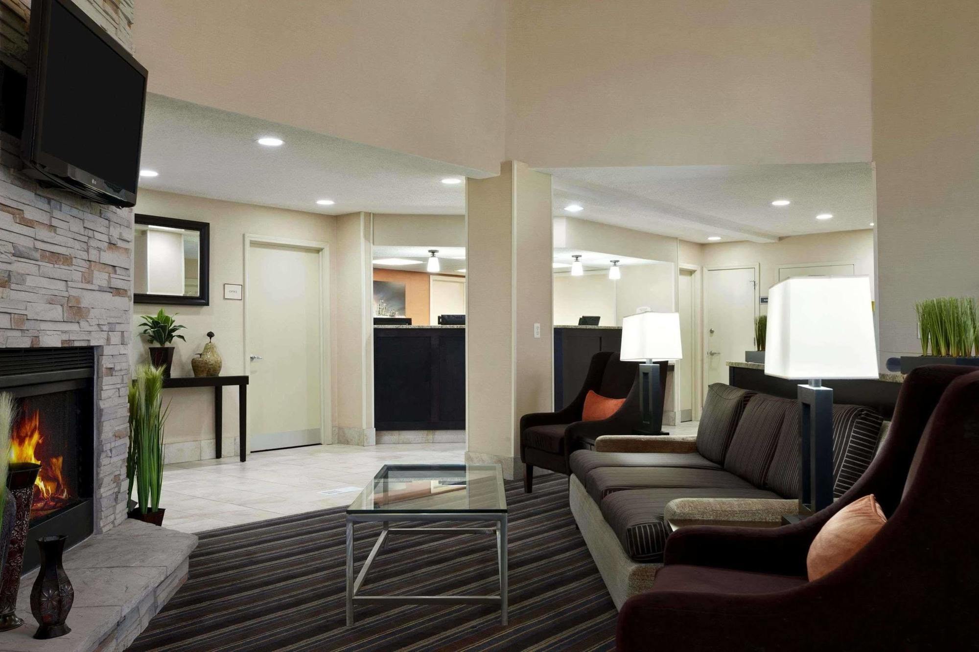 Hawthorn Suites Of Troy Bagian luar foto