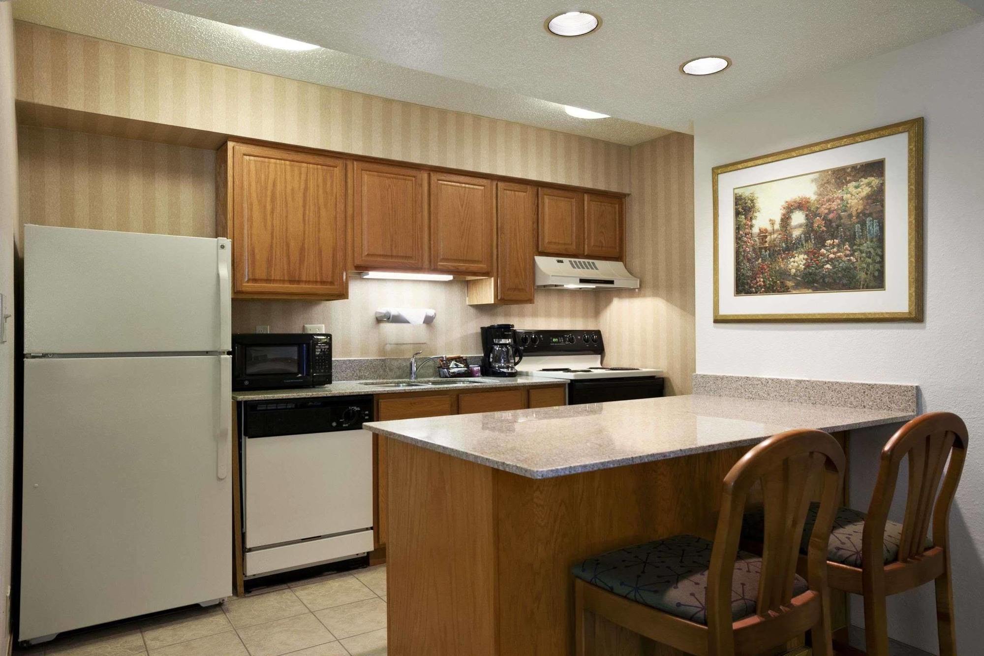 Hawthorn Suites Of Troy Bagian luar foto