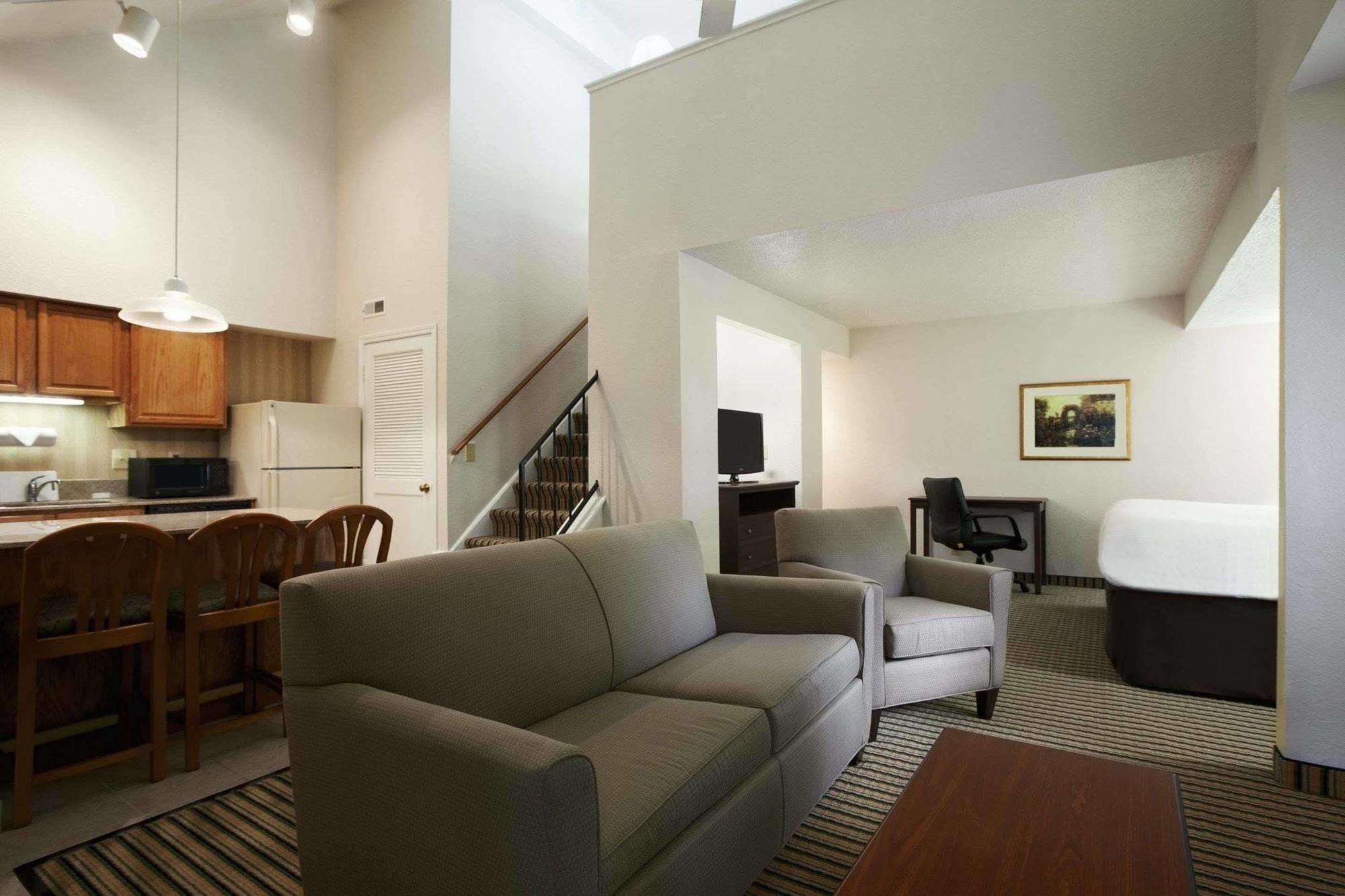 Hawthorn Suites Of Troy Bagian luar foto