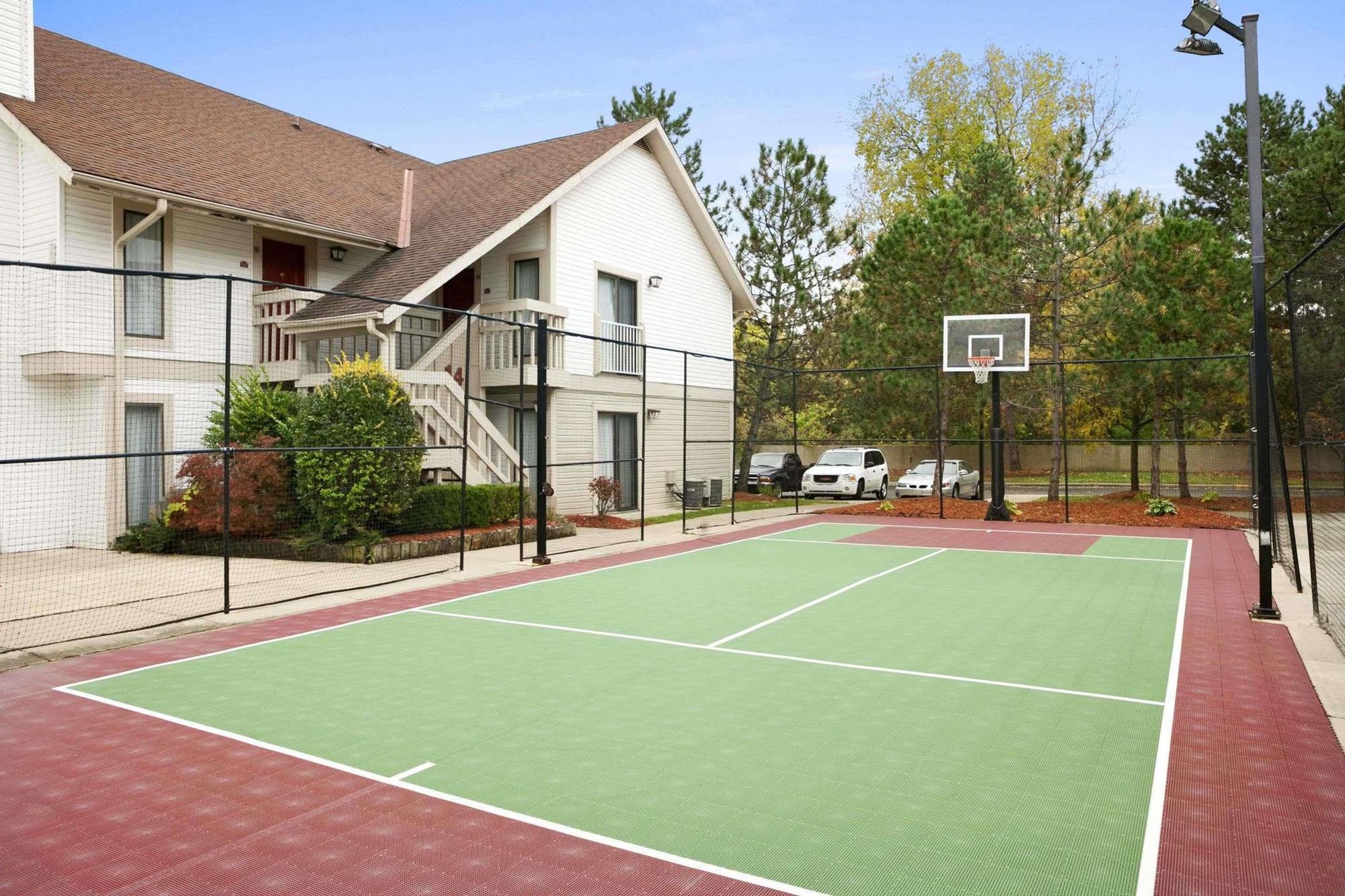 Hawthorn Suites Of Troy Bagian luar foto