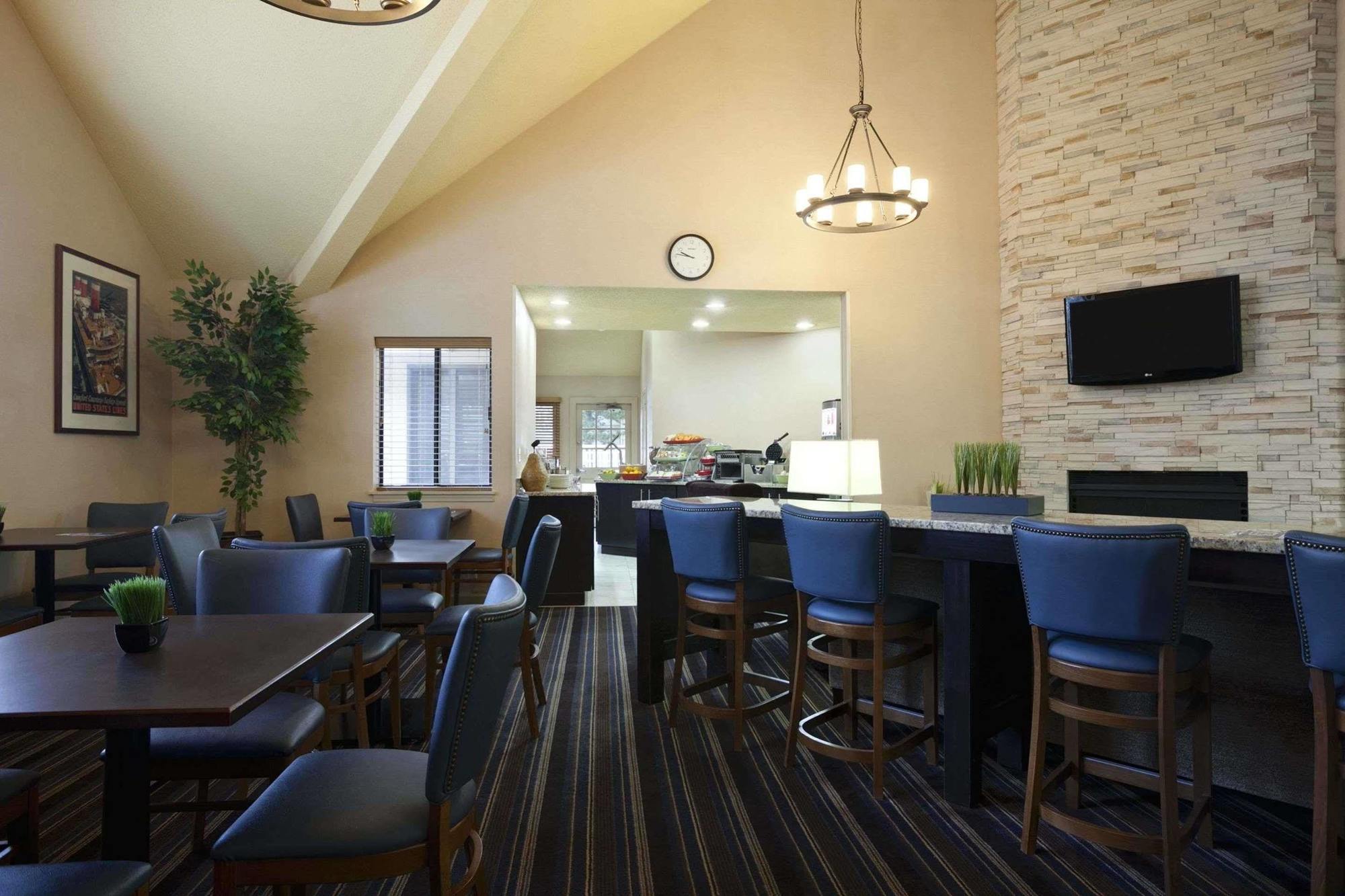 Hawthorn Suites Of Troy Bagian luar foto